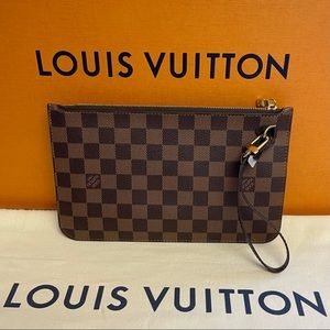 2021 WRISTLET POUCHETTE LOUIS VUITTON